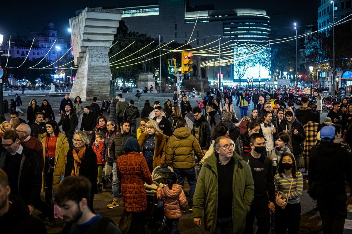 El centro de Barcelona repleto de compradores