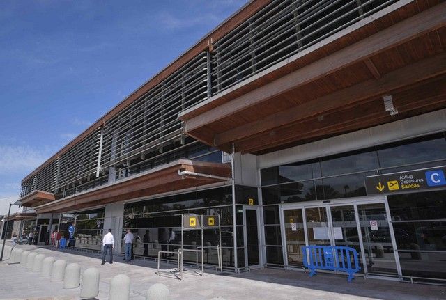 La ministra de Transportes, Raquel Sánchez, inaugura las terminales del Aeropuerto Tenerife Sur