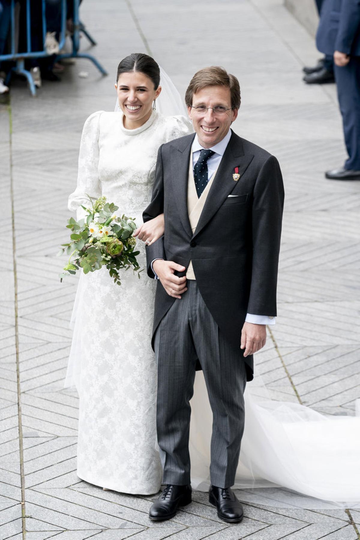 Imagenes de la pareja a la salida de la ceremonia religiosa