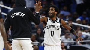 Kyrie Irving, en una imagen de archivo con la camiseta de los Nets