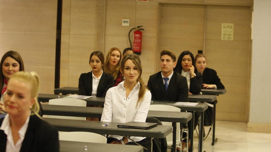 Participantes en la selección de candidatos a tripulantes de cabina organizada por Air Nostrum.