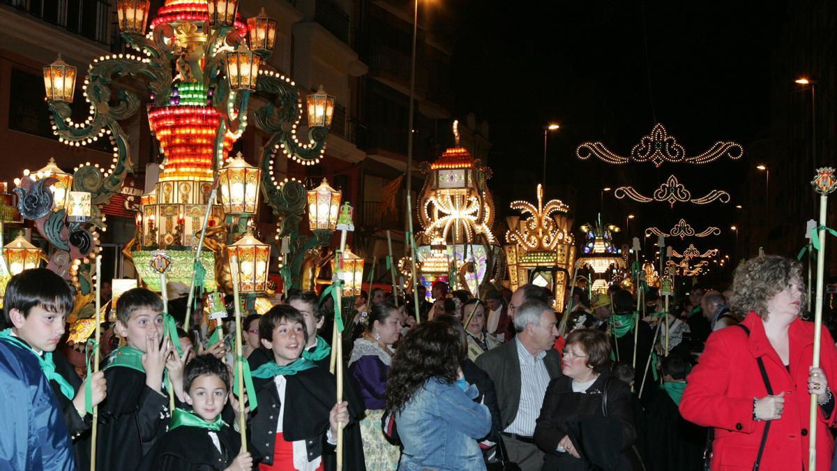 Imagen de archivo del comienzo del desfile de gaiatas de Castelló.