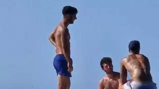 Marco Asensio desconecta con unos amigos en la costa de Andratx