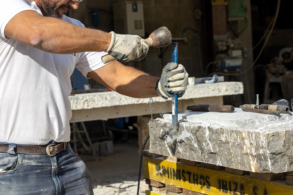 Suministros Ibiza trabaja con 'Piedra de Ibiza'-