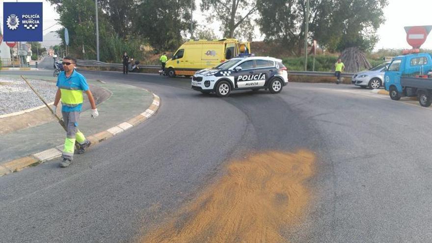 Cortan la carretera entre Puente Tocinos y El Raal por un derrame de gasoil