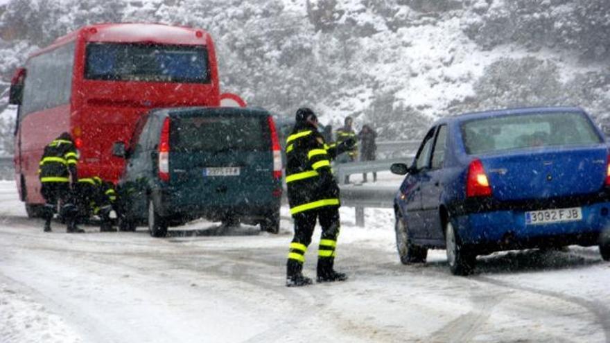 La nieve incomunica 1.400 camiones en Segorbe y deja sin clase a 500 niños