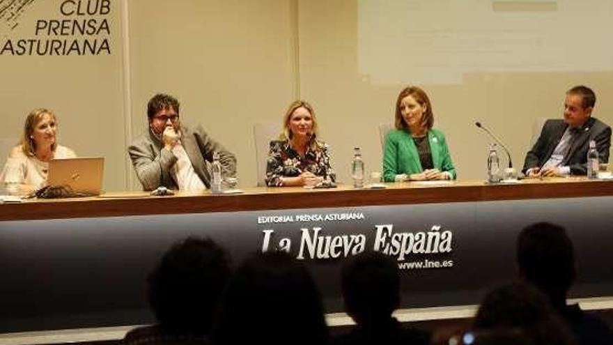 De izquierda a derecha, Eva María Alonso, Israel Suárez Rodríguez, Vanessa Aguinaco, Laura Collado y Francisco Óscar Laviana.