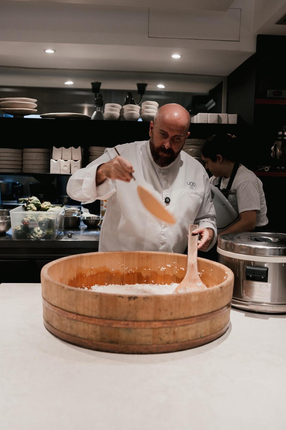 El chef Hugo Muñoz en Ugo Chan.