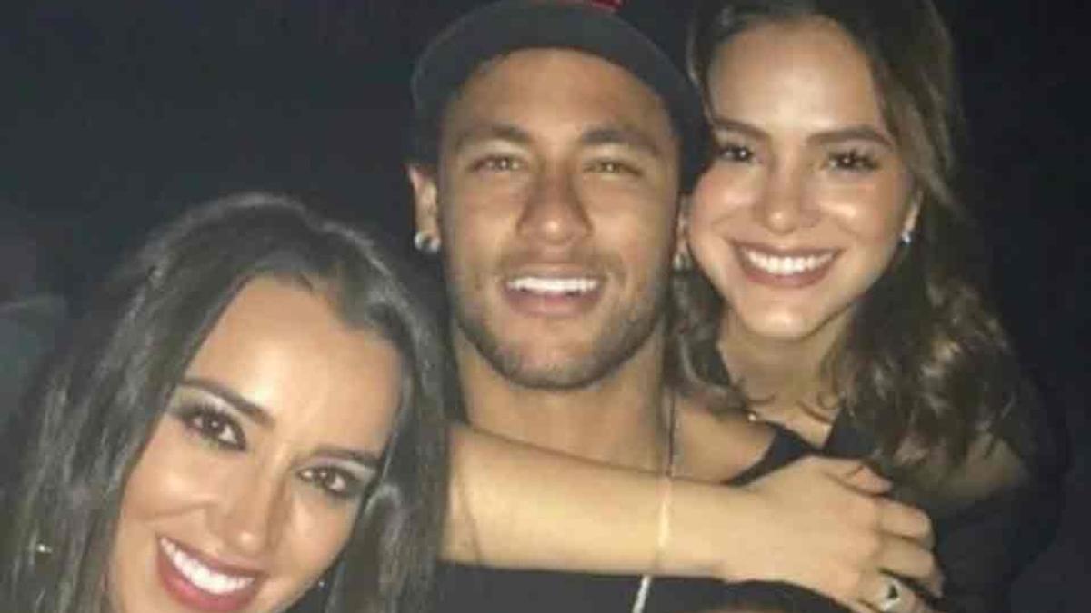 Neymar y Bruna Marquezine en una foto de este mes de junio
