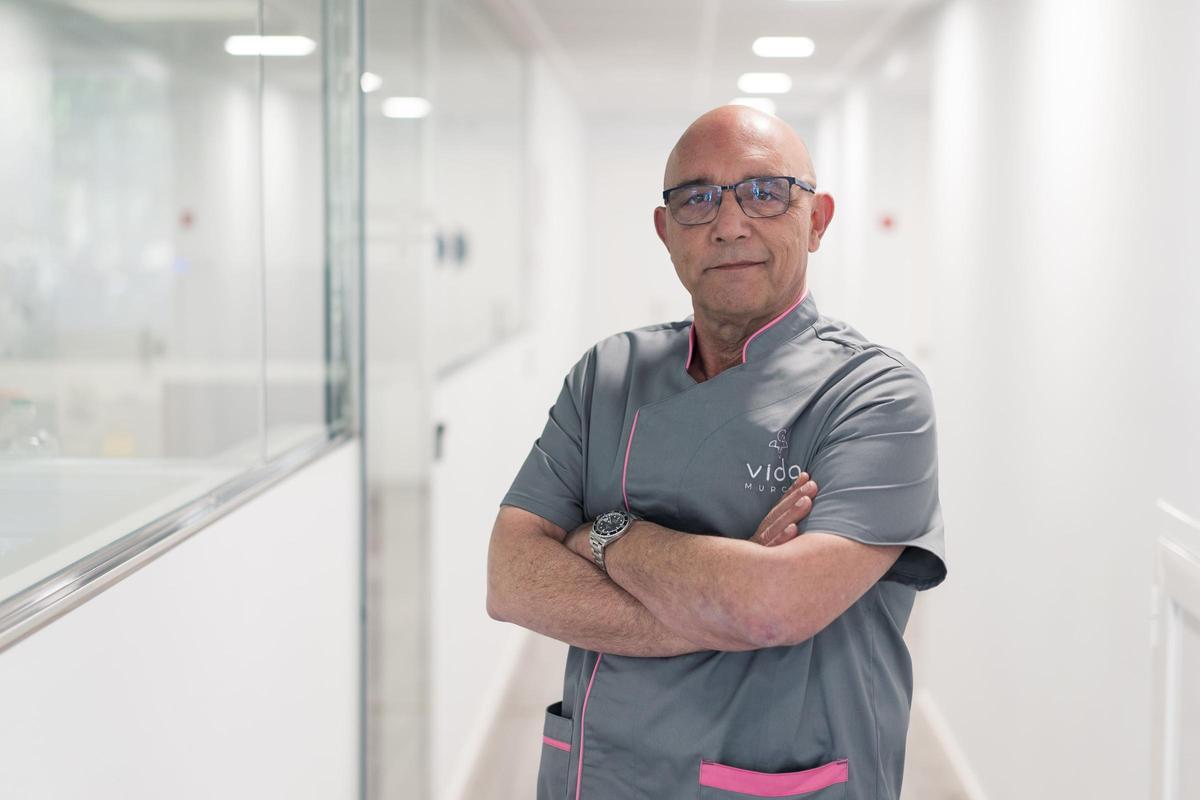 El Dr. Juan Carlos García Torón, director de la cínica Vida Recoletas Salud de Murcia.