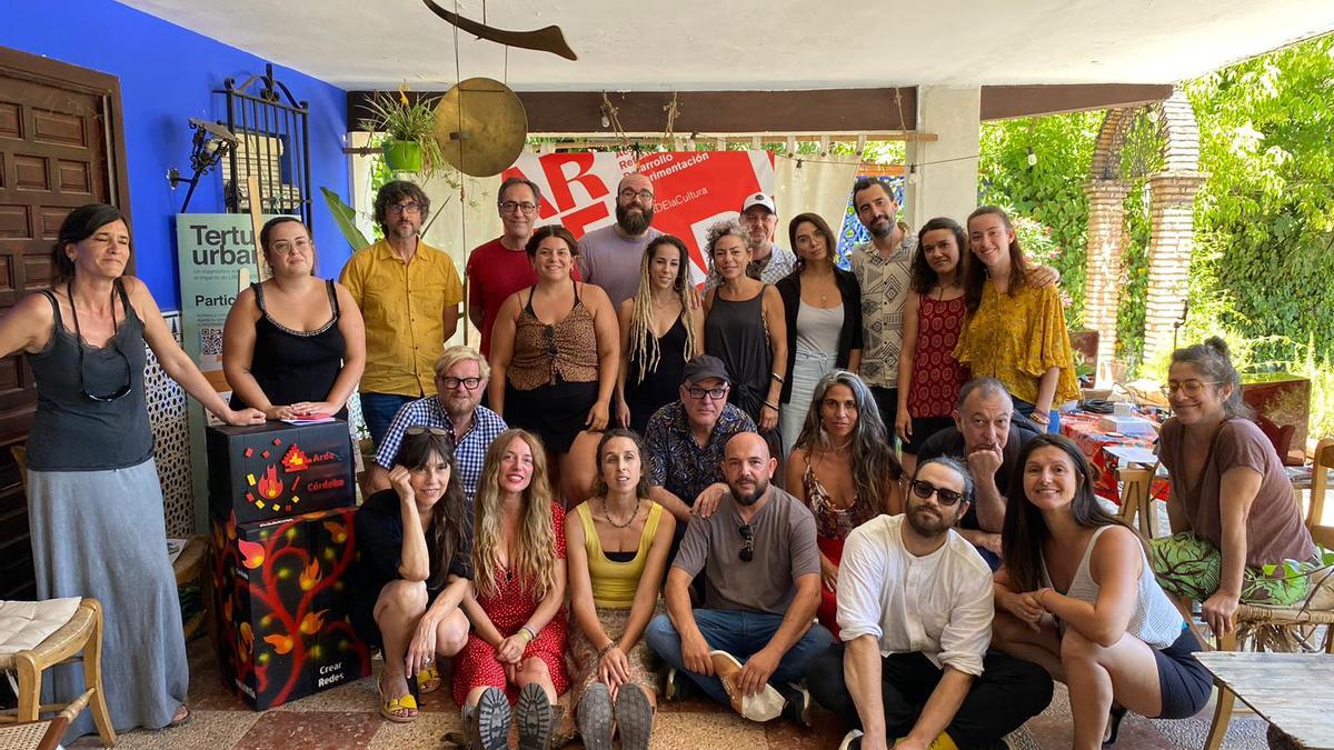 'Arde' celebra una jornada de diálogo-aprendizaje sobre presentación de proyectos.