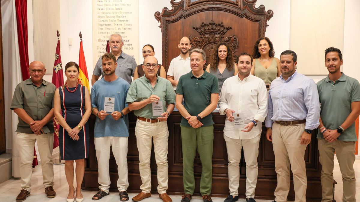 Premiados y jurado posaban tras la entrega de premios.