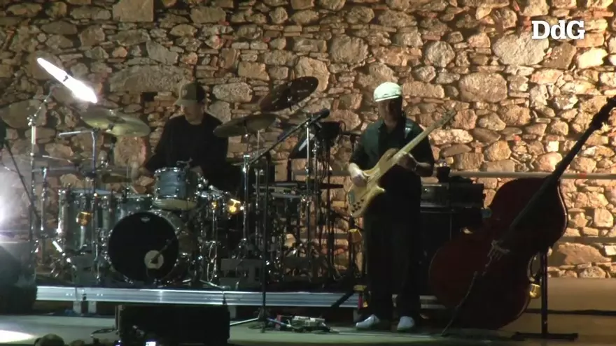 VÍDEO | La cantant ZAZ inaugura el Sons del Món de Roses