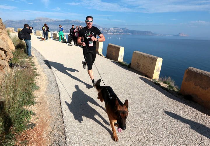 «Running» solidario con perros por l'Alfàs del Pi