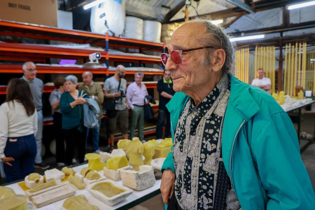 El taller en el que Antoni Miralda presentó su «Romería Update», fusionando su arte con los moldes de exvootos de la histórica Cerería Diéguez, en Pontecesures.