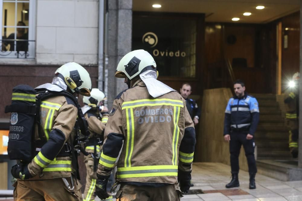 Incendio en la calle Marqués de Santa Cruz de Oviedo