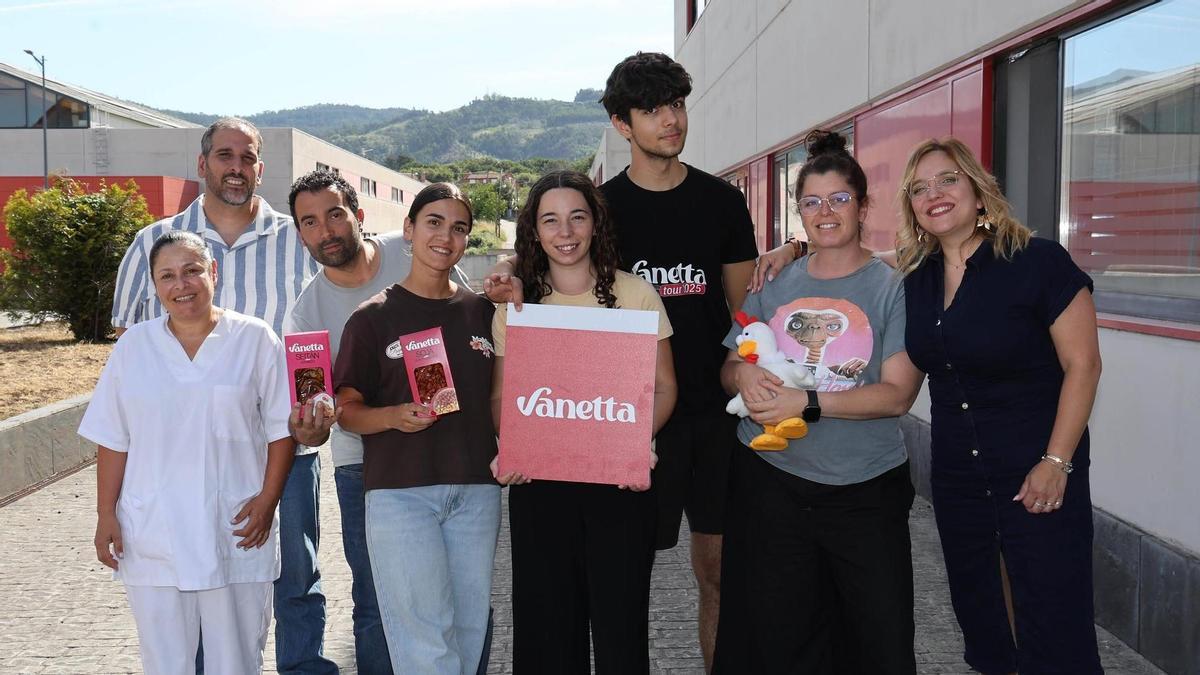 Parte del equipo de Vanetta Food, en Porto do Molle. A la derecha, Águeda Ubeira.