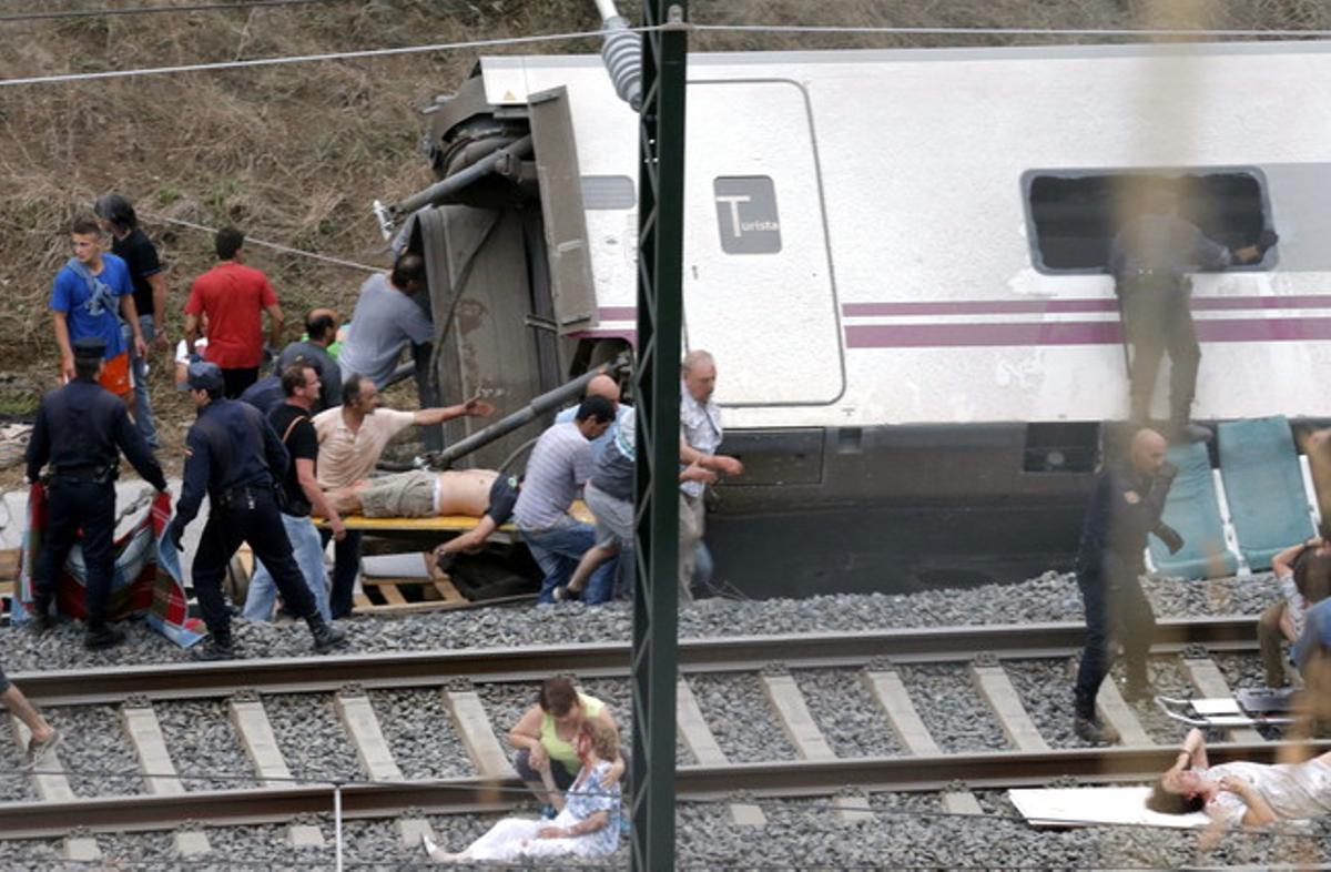 Rescat d’algunes de les víctimes de l’accident.