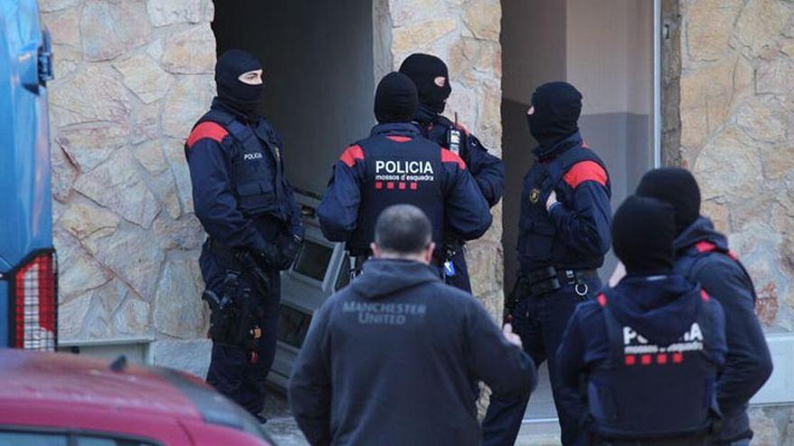 Detenidos en Figueres 35 miembros de un clan familiar que traficaba con maría a gran escala