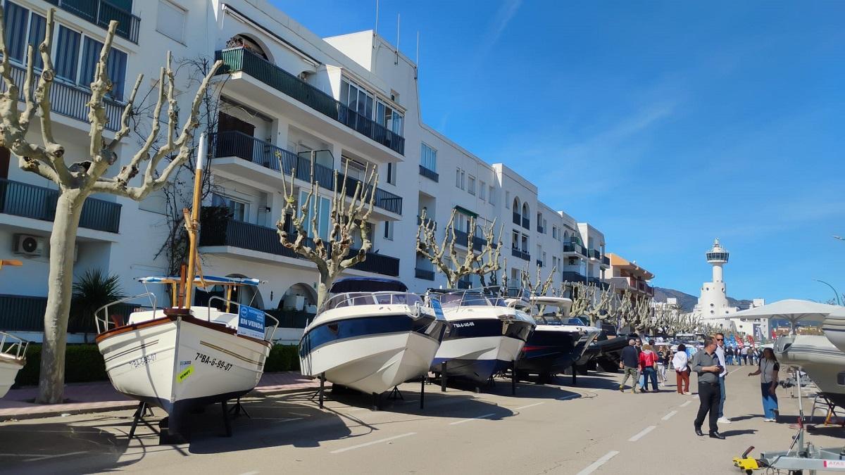 Visitant a la Fira del Vaixell d'Ocasió d'Empuriabrava