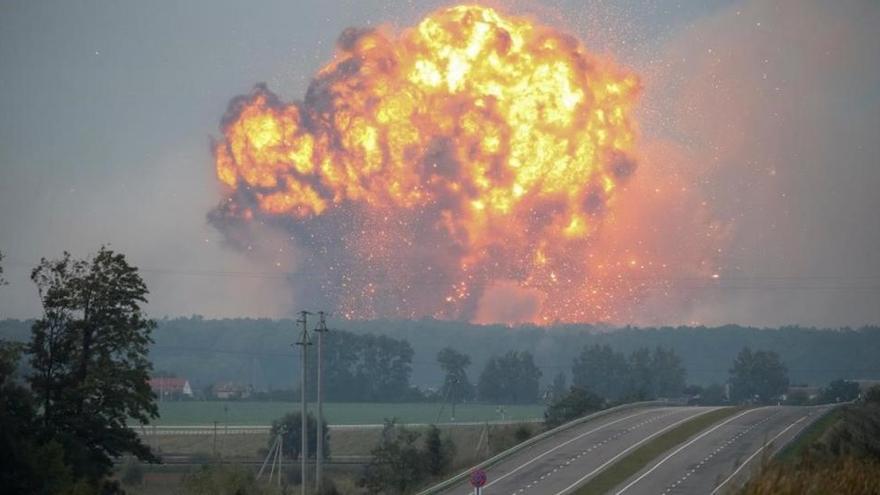 24.000 evacuados por las explosiones en un almacén de municiones en Ucrania