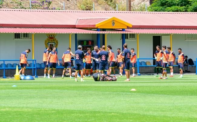 Entrenamiento de la UD Las Palmas en Barranco ...