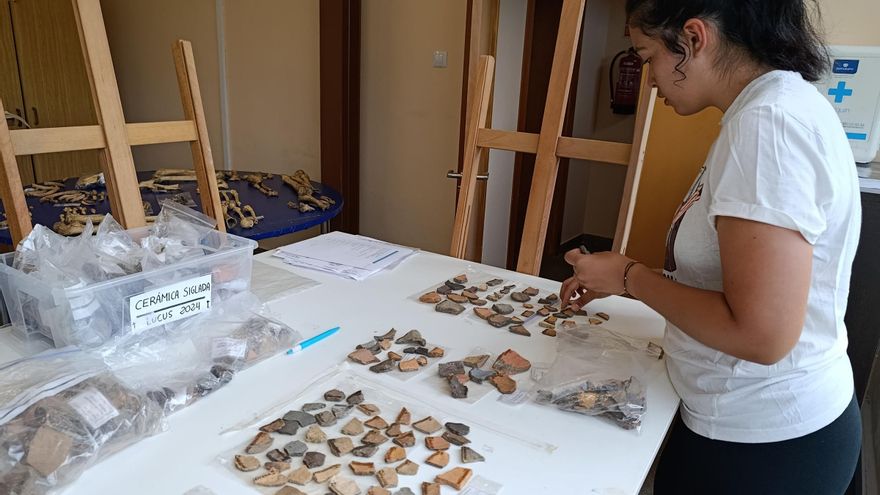 Lucus Asturum, un completo laboratorio para viajar al pasado: así trabajan los expertos para desentrañar los hallazgos del yacimiento llanerense