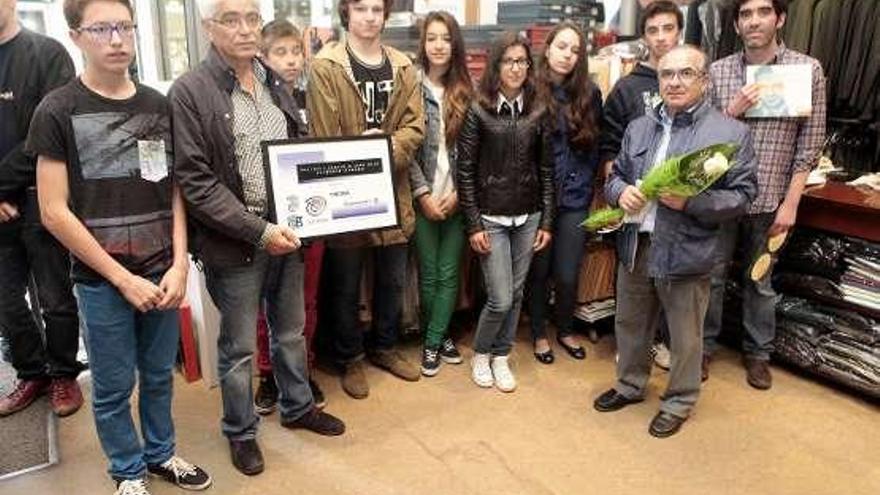 El IES Nº1 entrega el premio de uso del gallego a Treixa