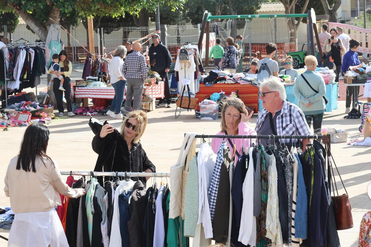 Galería de imágenes: feria de artículos de segunda mano en Jesús