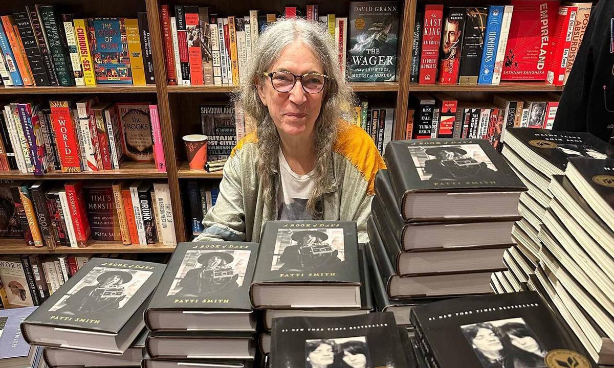 Patti Smith, en una firma de libros.