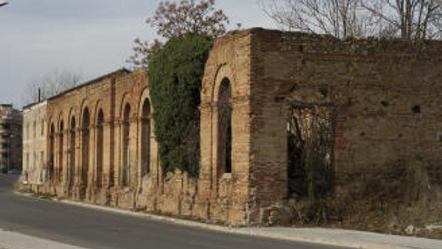 Xàtiva pide ayuda a Cultura para evitar el derrumbe de la antigua estación del siglo XIX