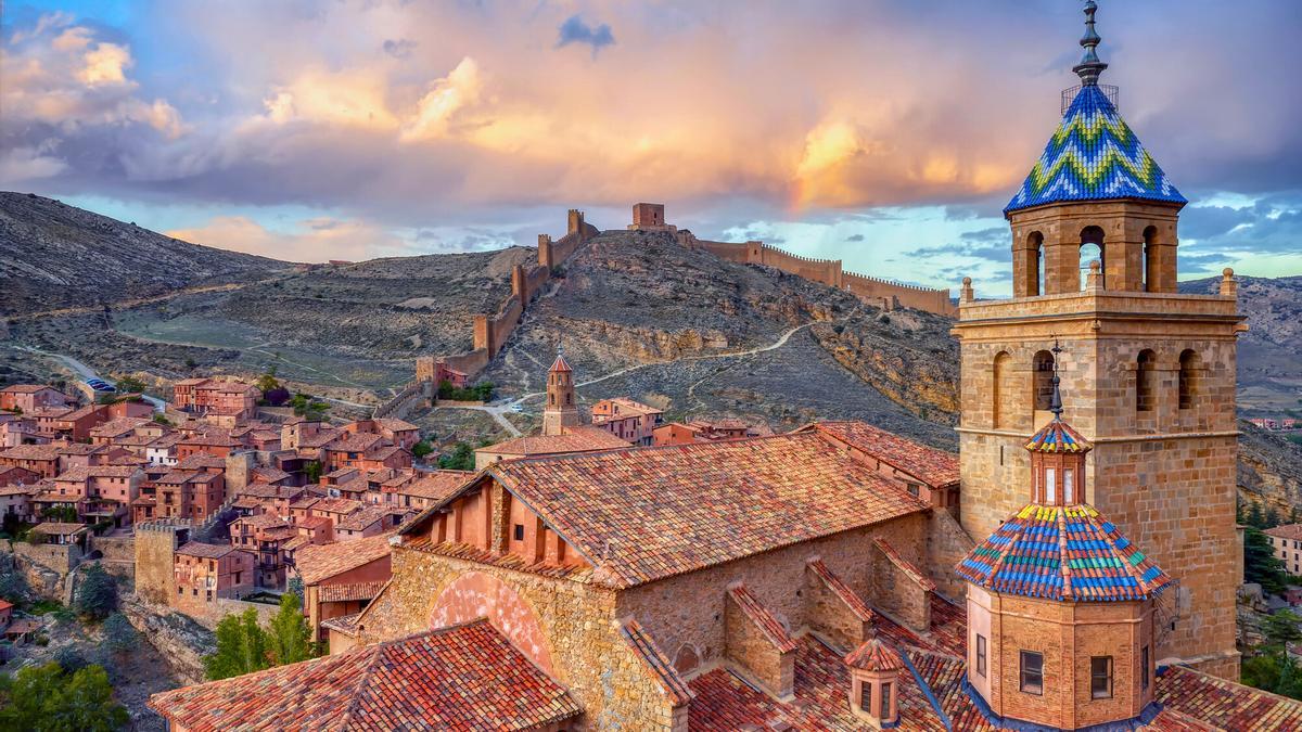 El encantador pueblo de Teruel rodeado por una muralla del siglo X al que viajar este noviembre
