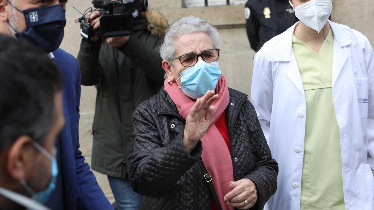 Nieves Cabo, de 82 años, primera gallega en recibir la vacuna del coronavirus