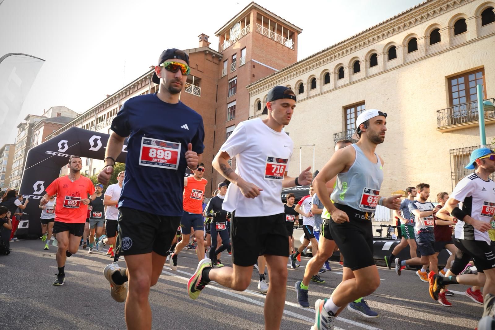 En imágenes | Búscate en el Medio Maratón de Zaragoza 2024