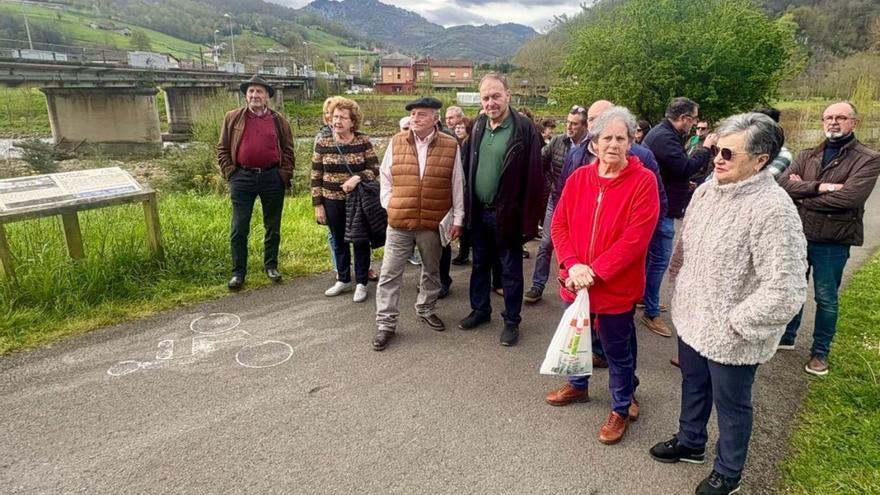 Los vecinos celebran la continuidad del muro de La Chalana: &quot;Es una victoria&quot;