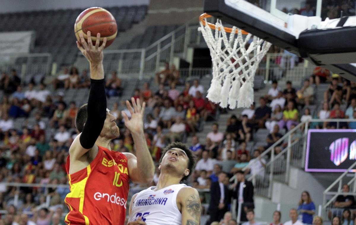 Victor Claver, en una acción del partido ante República Dominicana