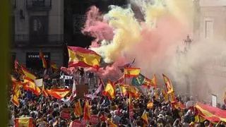 La manifestación contra la amnistía llena la plaza Sant Jaume de Barcelona con proclamas contra Sánchez y Puigdemont