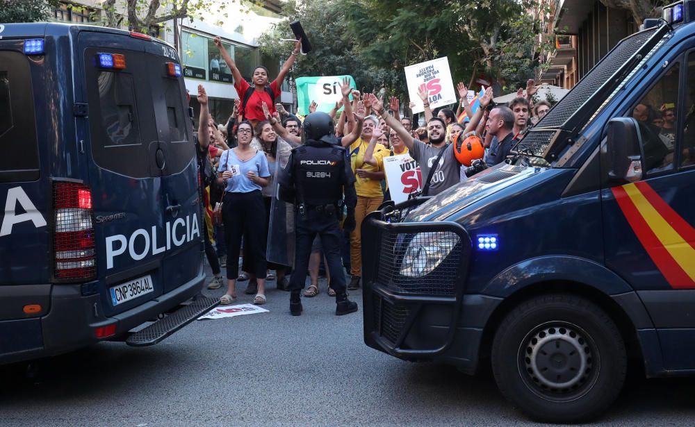 Imatges dels manifestants que han sortit als carrers de Barcelona, ja de tarda.