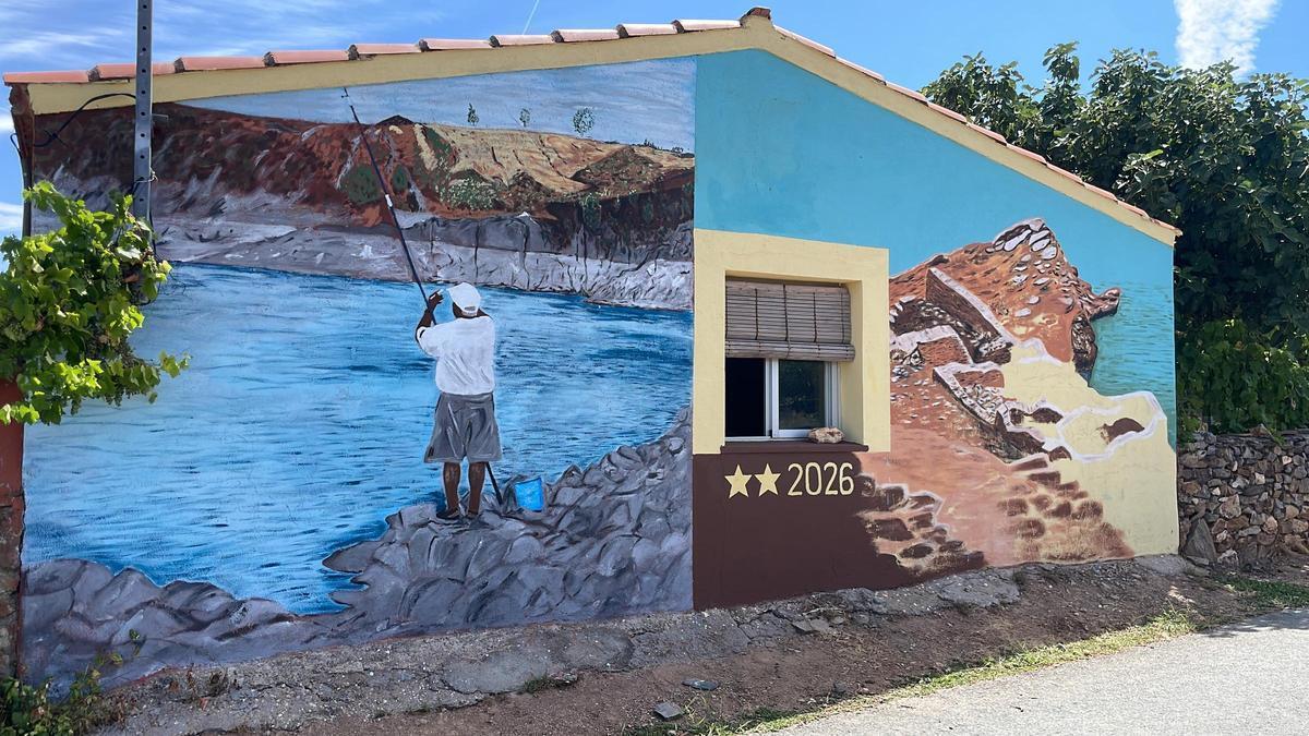 Mural ejecutado por el pintor local Gerardo Hierro en Villaflor en homenaje a La Roja tras alzarse con su segundo Mundial.