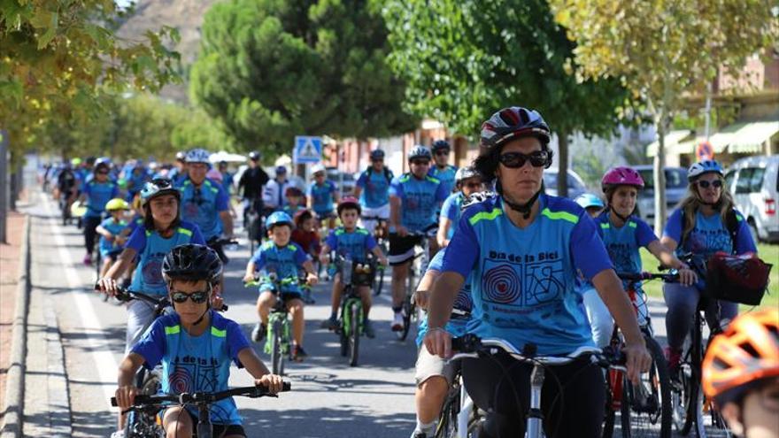 Casi 500 personas participan en el Día de la Bicicleta