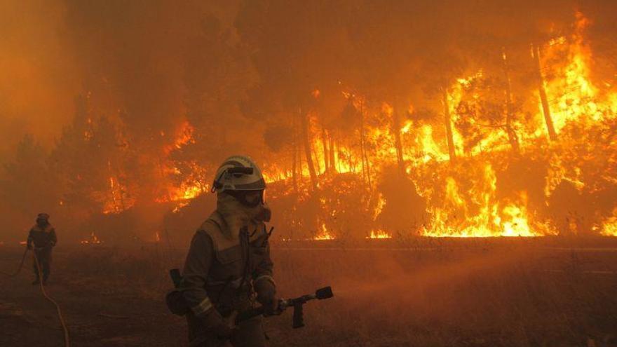 Siete incendios activos en Galicia con riesgo para la población