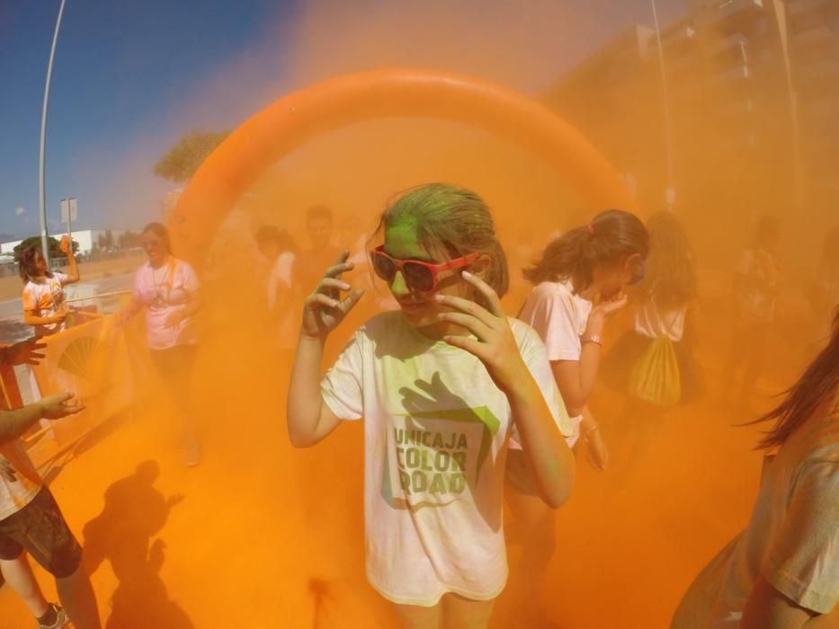 La colorida carrera organizada por Unicaja volvió a concentrar un ambiente joven y festivo en el entorno del estadio Ciudad de Málaga