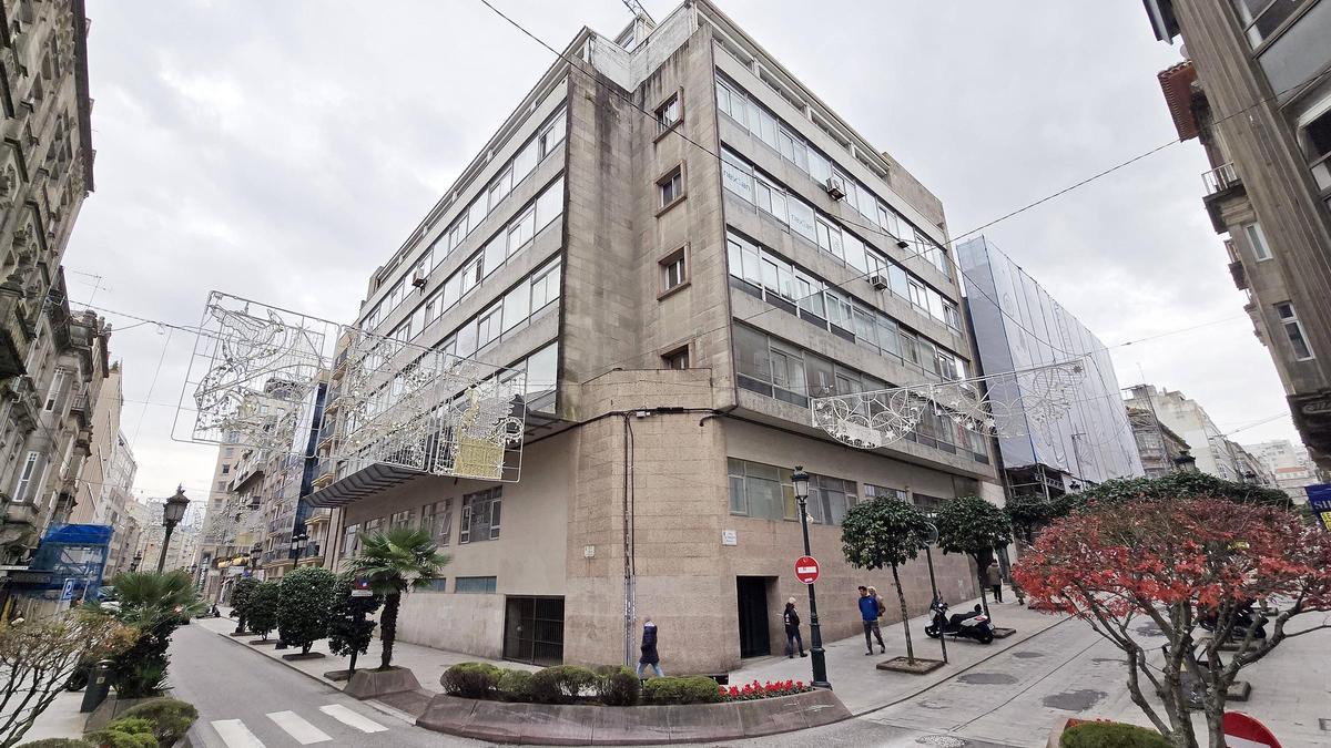 El edificio de Jesuitas en la confluencia de Velázquez Moreno y Marqués de Valladares.