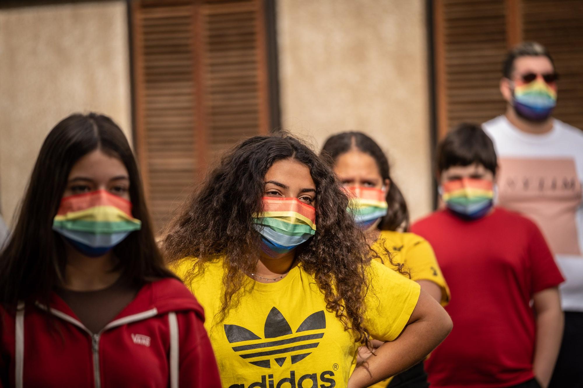 La consejera de Educación, Manuela Armas, participa en los actos del Día contra la LGTBIfobia+
