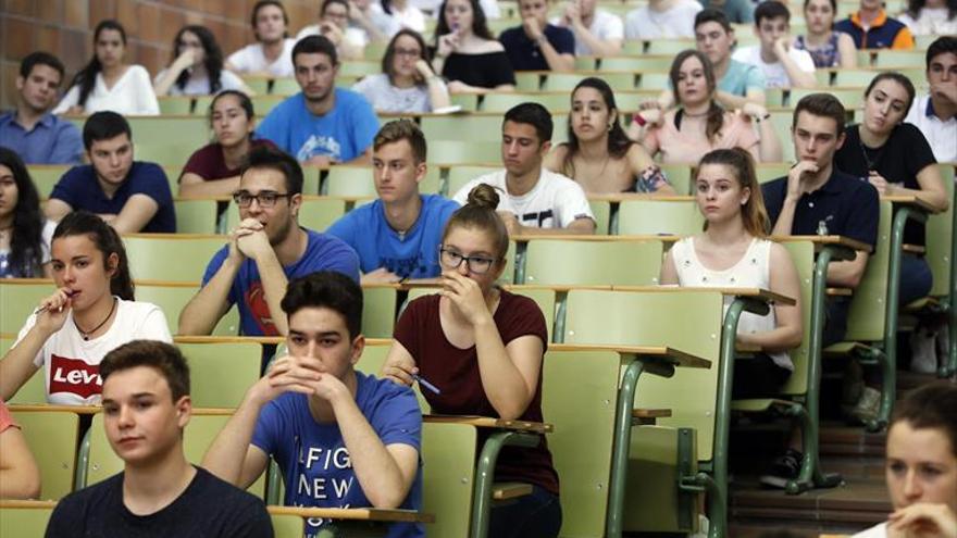 El grado de Física y Matemáticas lidera la nota de acceso más alta