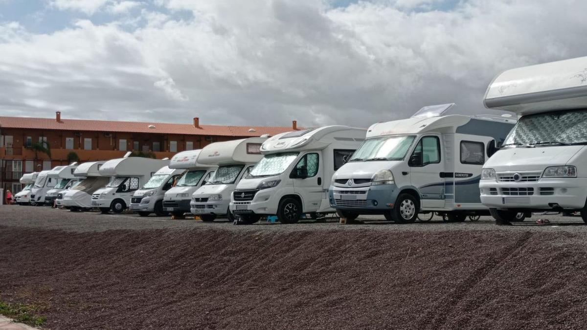 Caravanas en la zona habilitada en San Miguel de Abona.