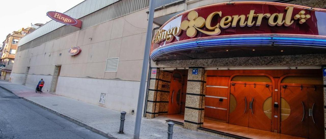 Cárcel para el jefe de sala de un bingo de Elda por quedarse con 44.000 euros