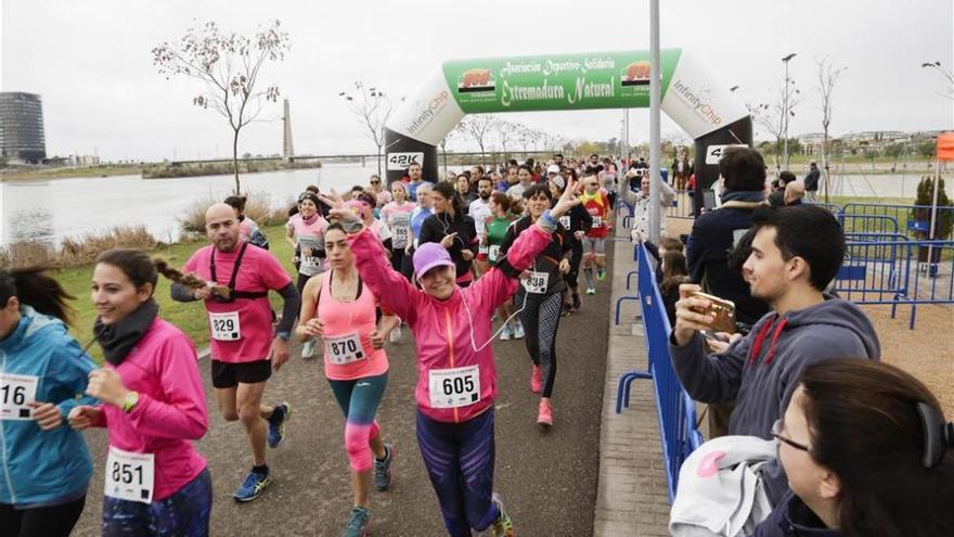 La IV Carrera de la Mujer de Badajoz reúne a unos 300 participantes junto al río