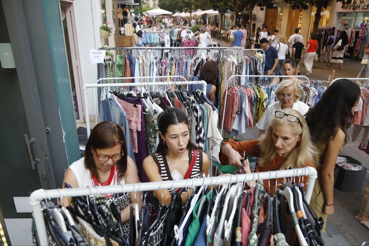 El centro de Córdoba se llena de ambiente en la Shopping Night 2025