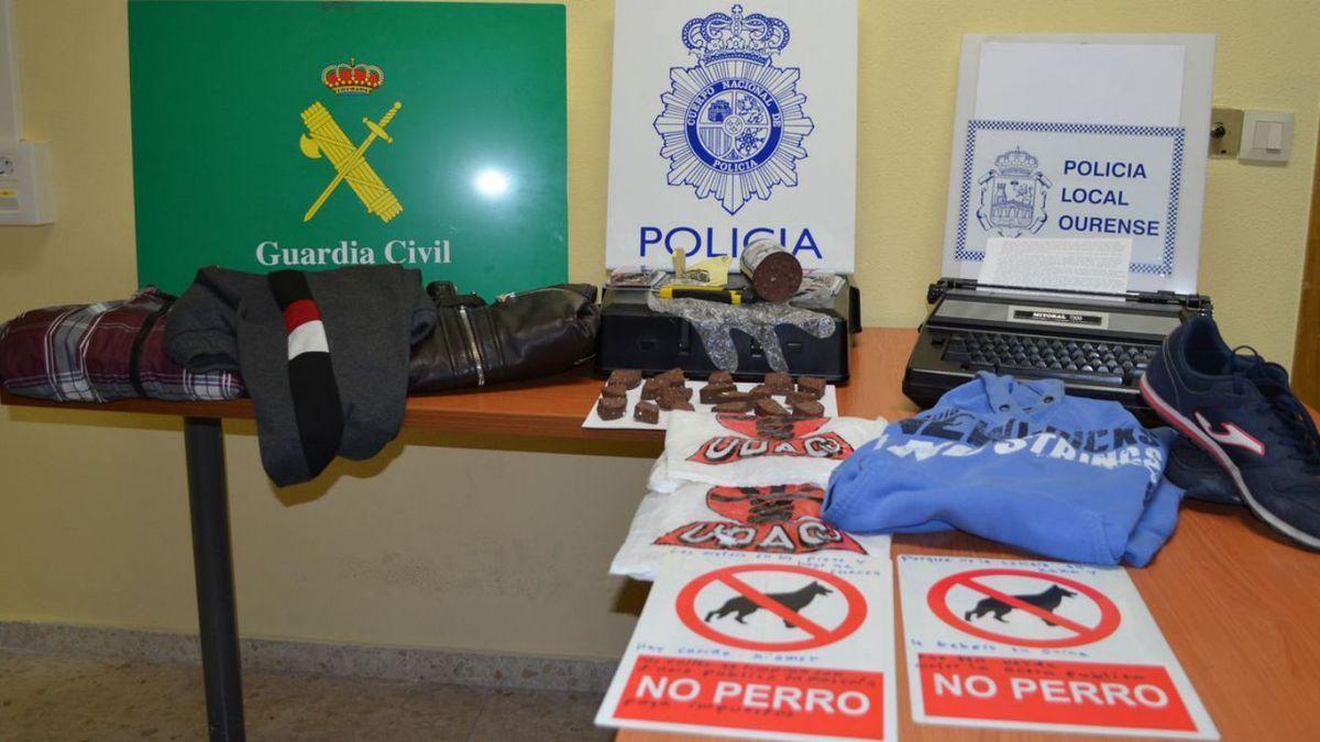 Cebos, alfileres, ropa y escritos amenazantes incautados al acusado tras su detención.